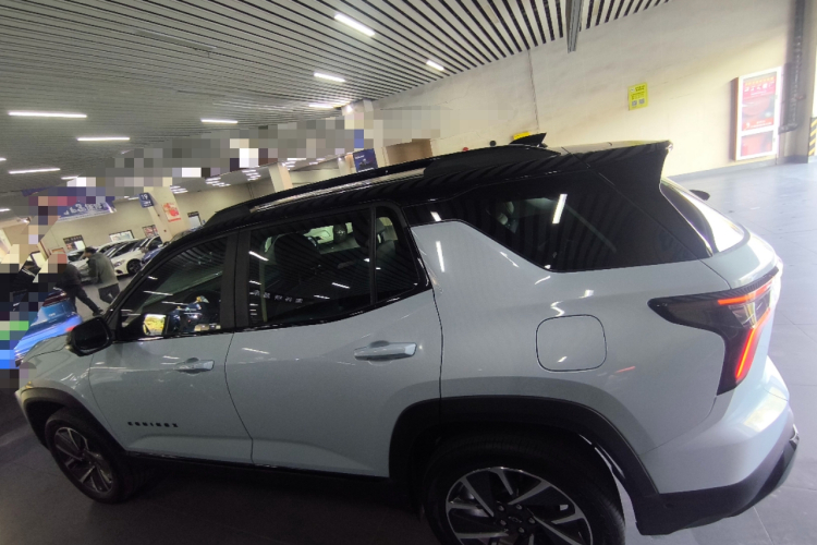 Chevrolet Equinox Plus 2025 car image #5