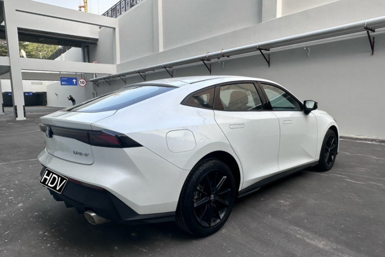 Changan UNI-V iDD 2023 car image #5