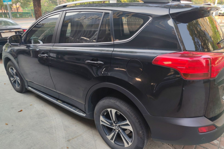 Toyota RAV4 2015 #5 Toyota RAV4 2015 car image #5