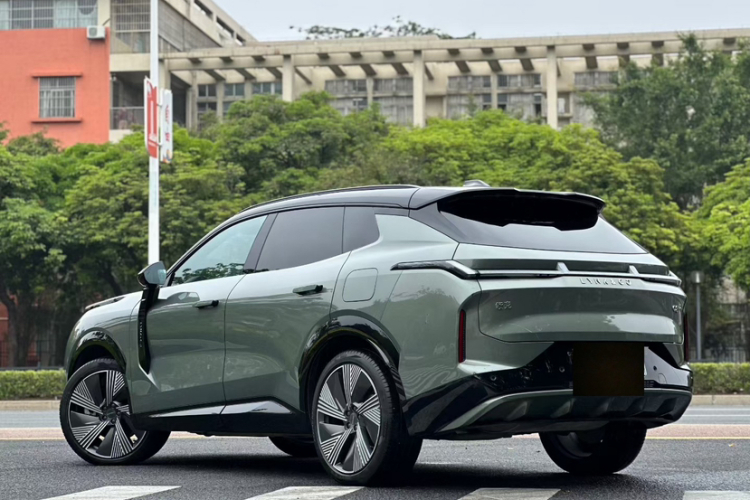 Lynk & Co 08 EM-P 2023 car image #5