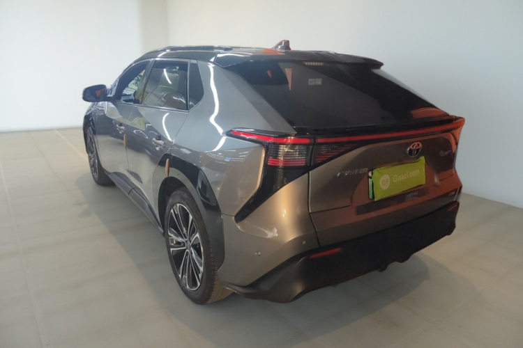 Toyota bZ4X 2022 immagine di auto #5