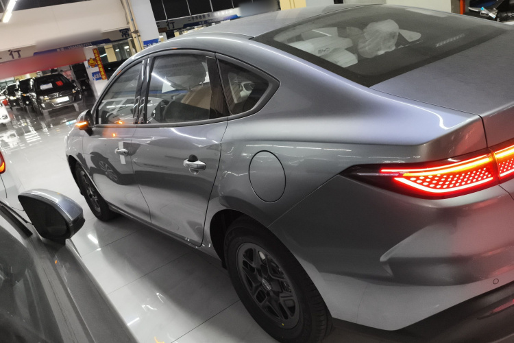 BYD Seal 05 DM-i 2025 car image #5