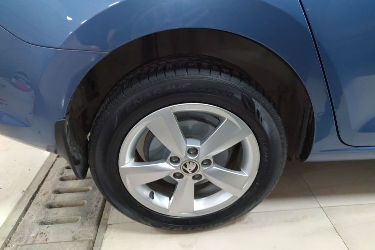 Skoda Rapid Spaceback 2018 car image #5