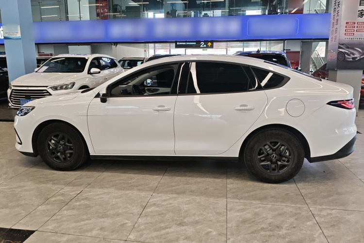 BYD Seal 05 DM-i 2025 #5 BYD Seal 05 DM-i 2025 car image #5