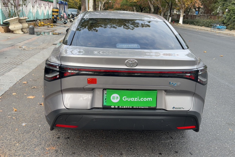 Toyota bZ3 2023 immagine di auto #5