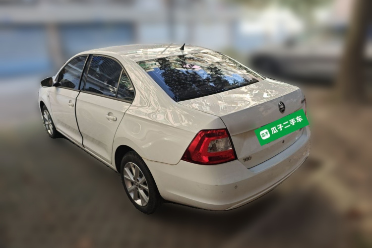 Skoda Rapid 2016 car image #5