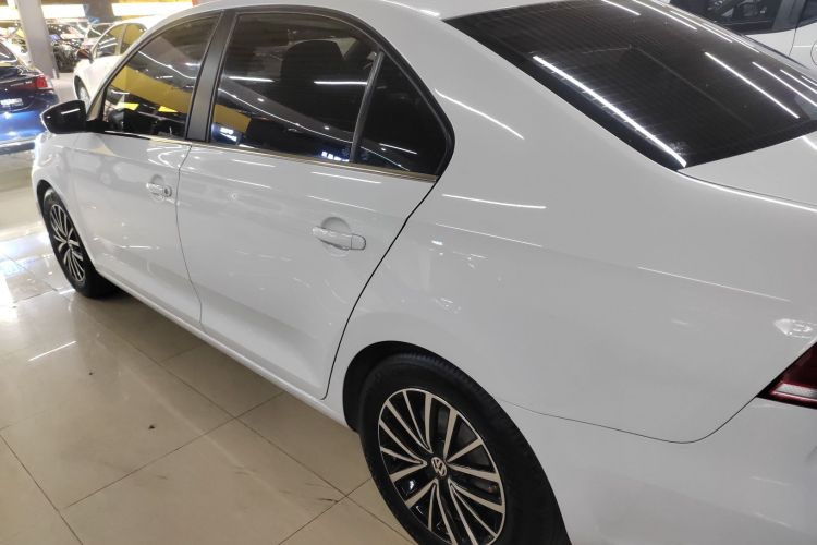 Santana 2020 car image #5