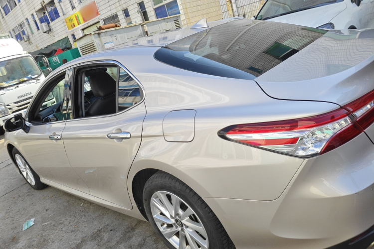 Toyota Camry 2022 immagine di auto #5