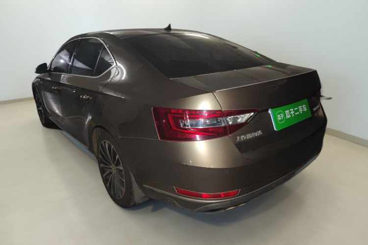 Skoda Superb 2019 #5 Skoda Superb 2019 car image #5