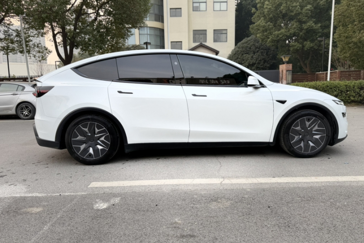 特斯拉 Model Y L 2025 汽车图片 #5