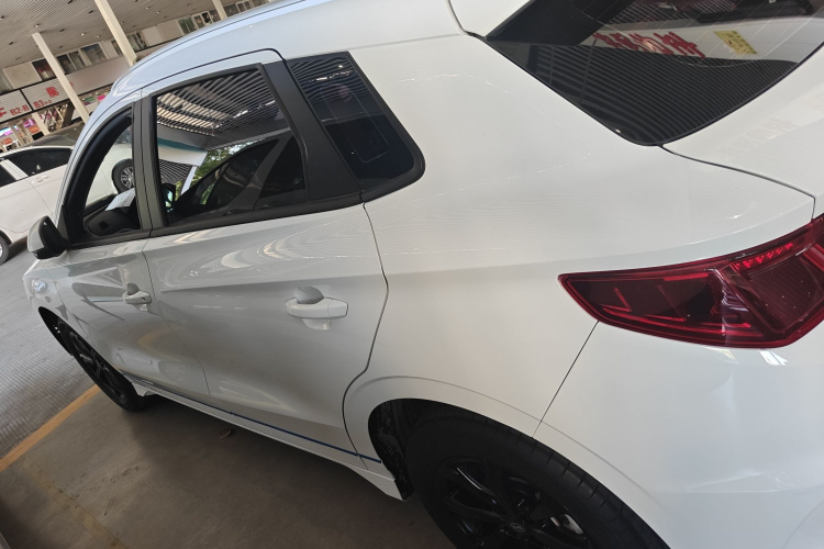 BYD e2 2022 immagine di auto #5