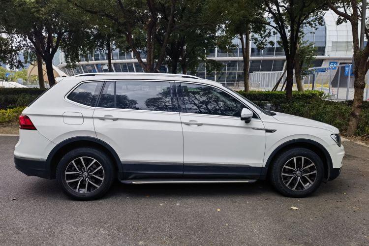 Volkswagen Tiguan L 2017 car image #5