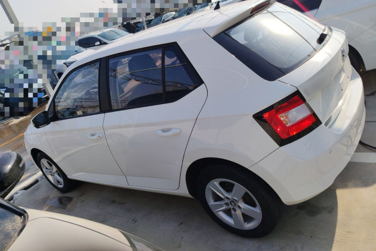 Skoda Fabia 2016 car image #5
