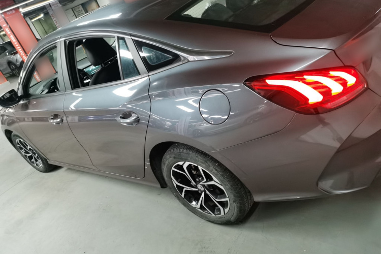 MG 5 2021 imagen de coche #5