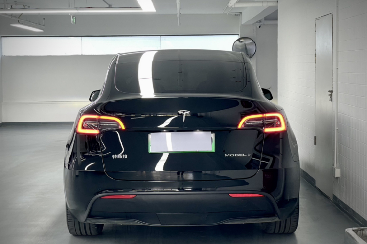 Tesla Model Y 2023 car image #5