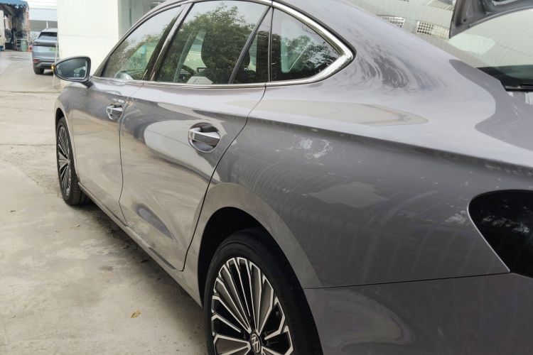 Volkswagen Passat 2024 car image #5