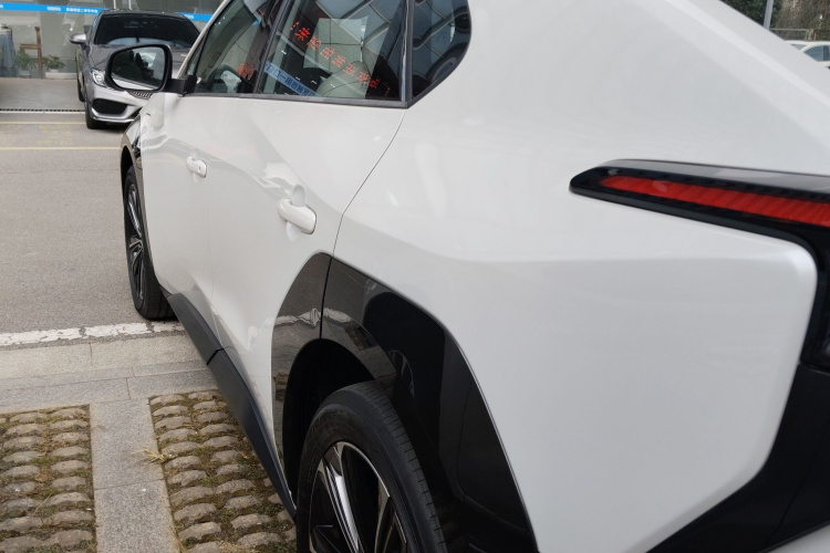 Toyota bZ4X 2022 immagine di auto #5