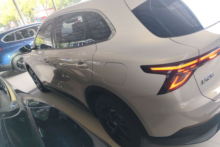 MG ES5 2025 car image #5