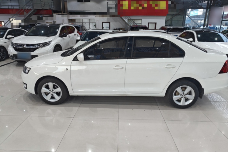 Skoda Rapid 2016 car image #5