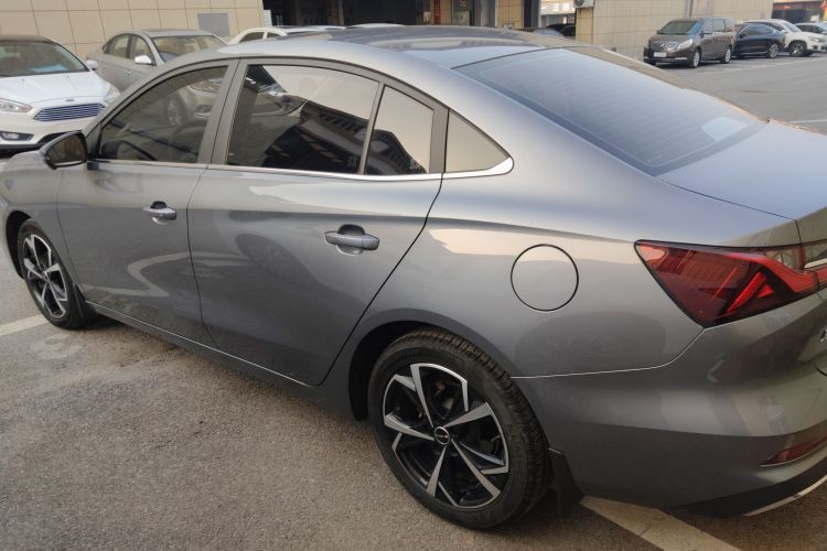 Roewe i5 2023 #5 Roewe i5 2023 car image #5