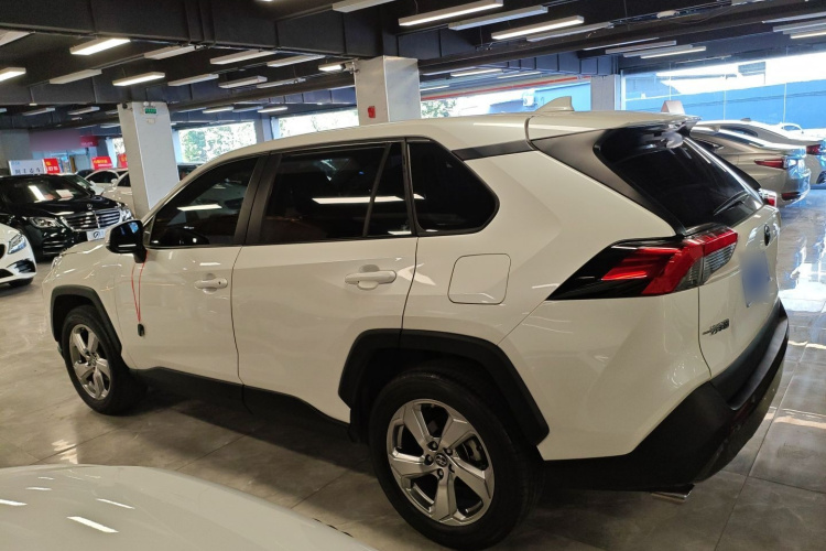 Toyota RAV4 2022 car image #5