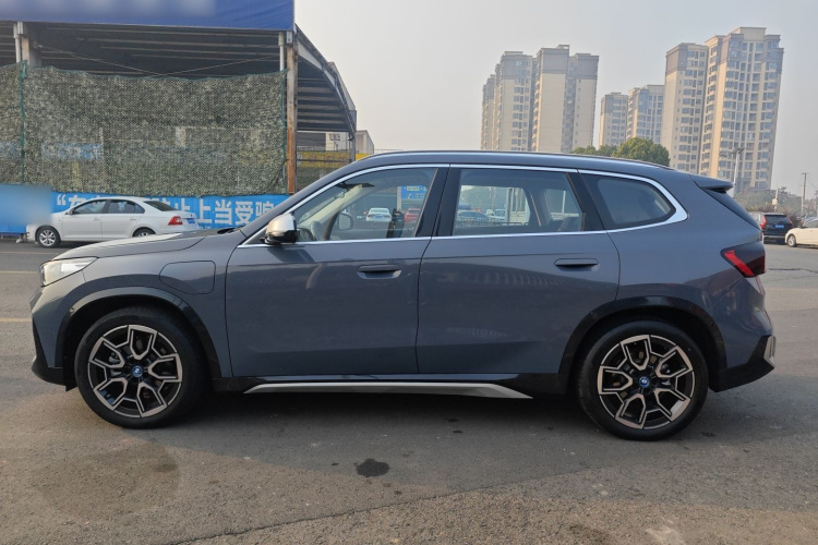 BMW iX1 2023 car image #5