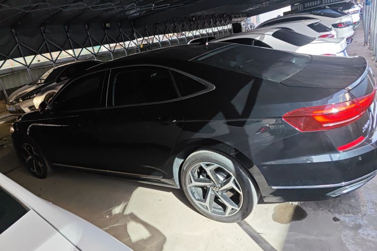Volkswagen Passat 2024 car image #5