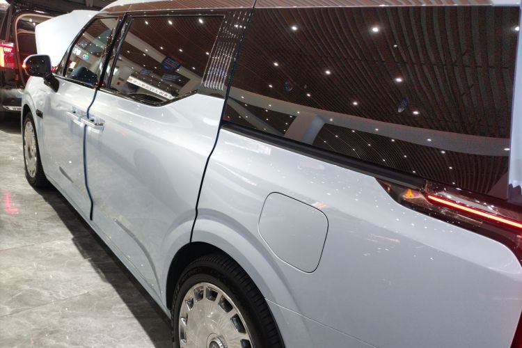 极氪 极氪009 2025 汽车图片 #5