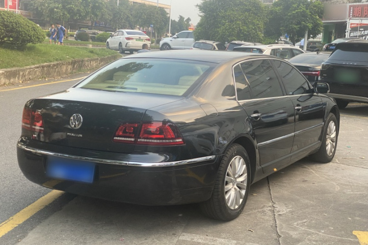 Volkswagen Pheaton 2013 immagine di auto #5