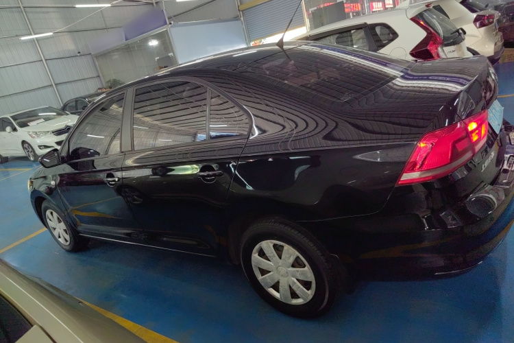 Santana 2014 car image #5
