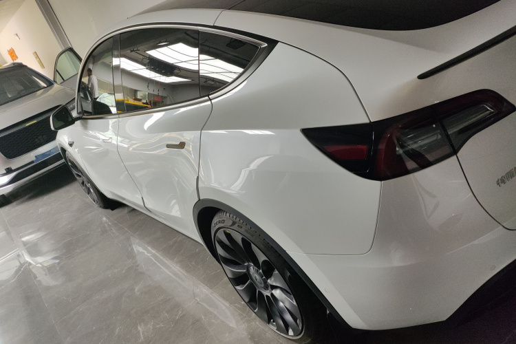 Tesla Model Y 2023 #5 Tesla Model Y 2023 car image #5