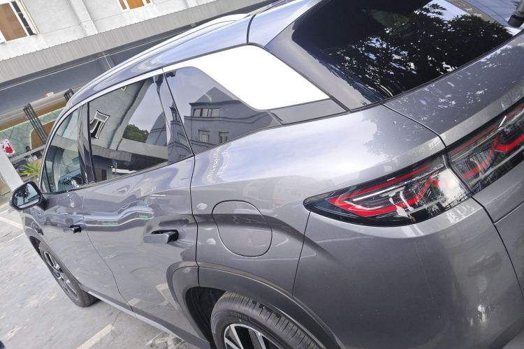 BYD SongL DM-i 2025 car image #5
