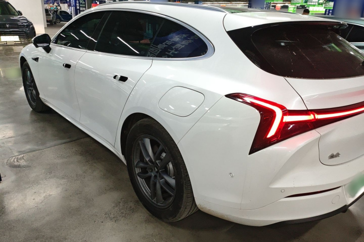 哪吒汽车 哪吒S猎装 2025 #5 哪吒汽车 哪吒S猎装 2025 汽车图片 #5