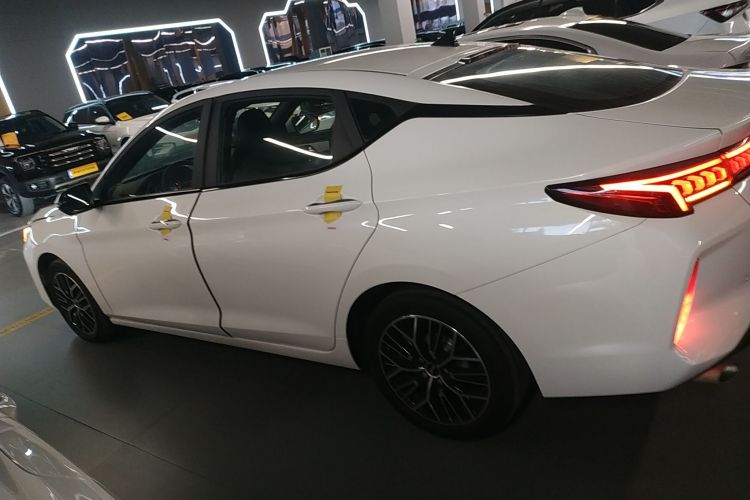 JAC A5 PLUS 2024 car image #5