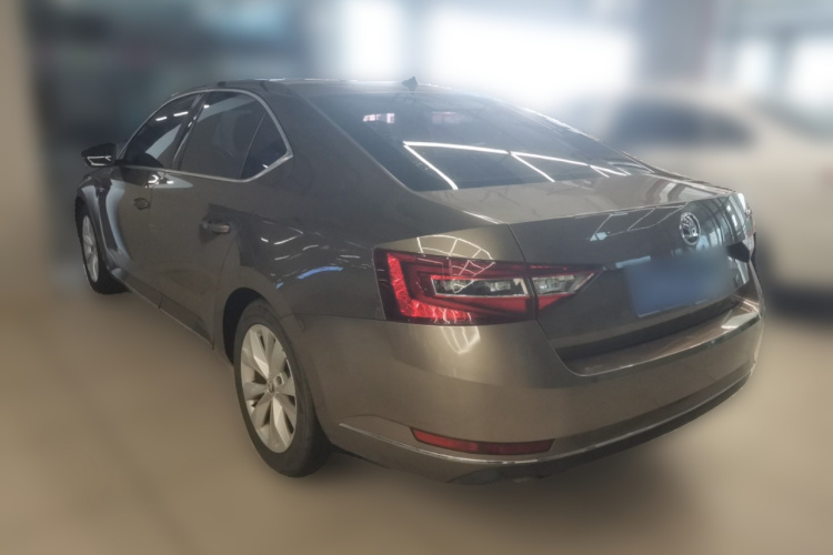 Skoda Superb 2015 car image #5