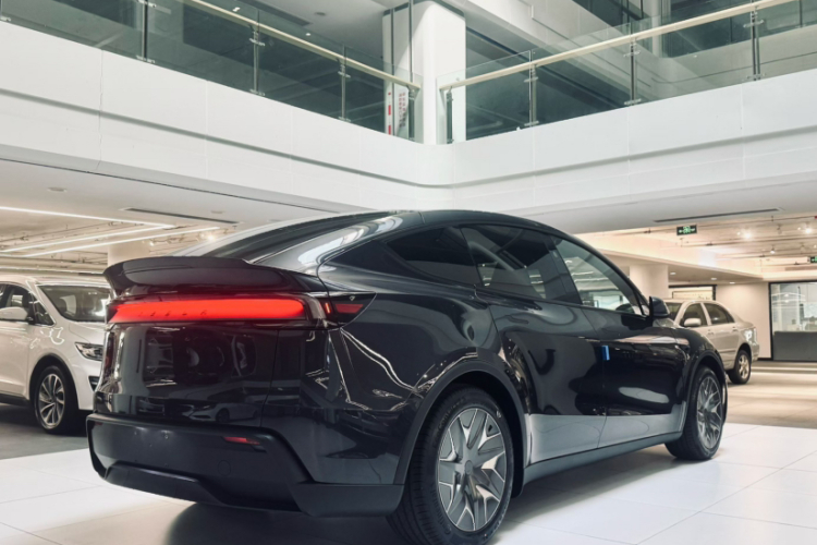 特斯拉 Model Y L 2025 汽车图片 #5