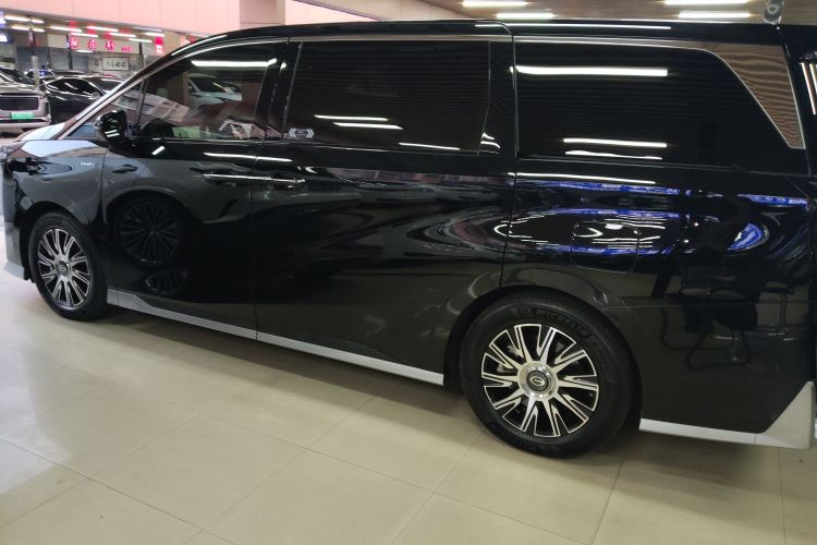 GAC Trumpchi E9 2025 #5 GAC Trumpchi E9 2025 car image #5