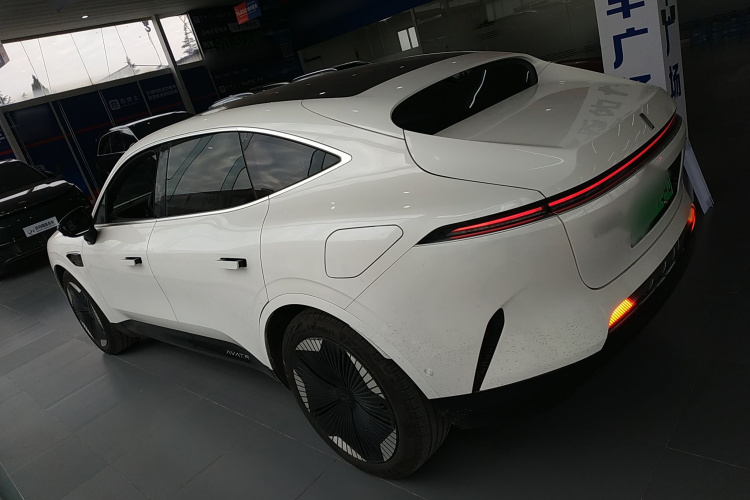 Avatr 11 2024 car image #5