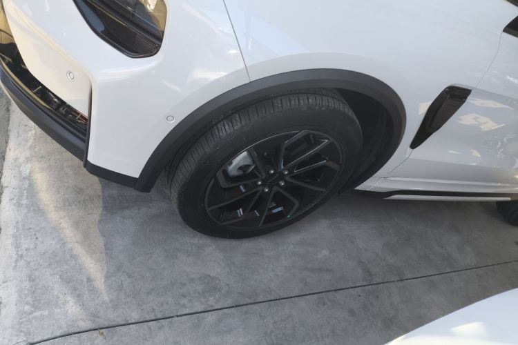 Lynk & Co 01 EM-P 2022 car image #5