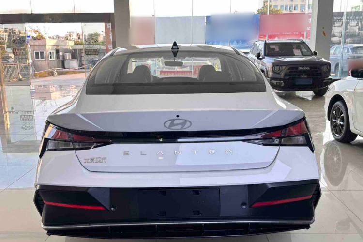 Hyundai Elantra 2025 car image #5