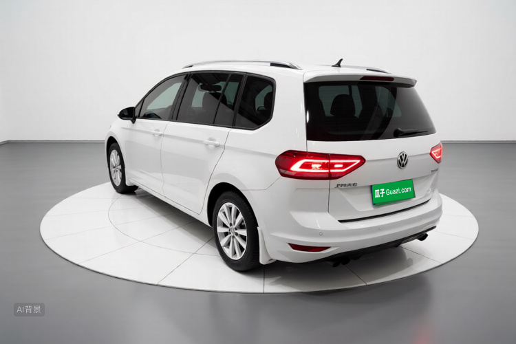 Volkswagen Touran 2018 immagine di auto #5