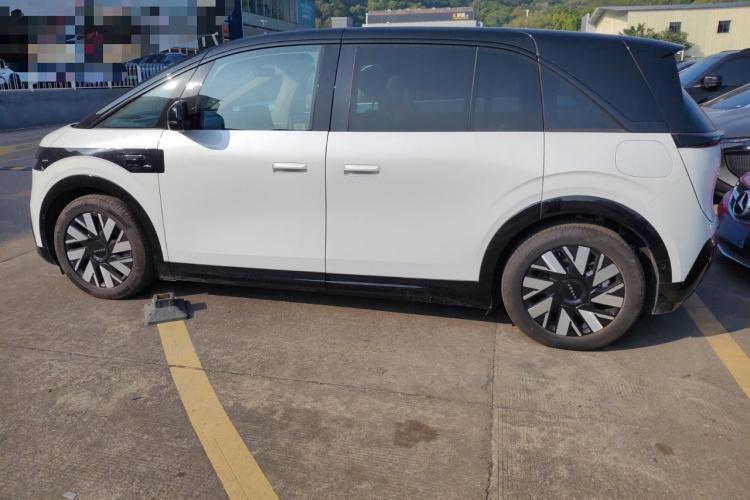 极氪 极氪MIX 2024 汽车图片 #5