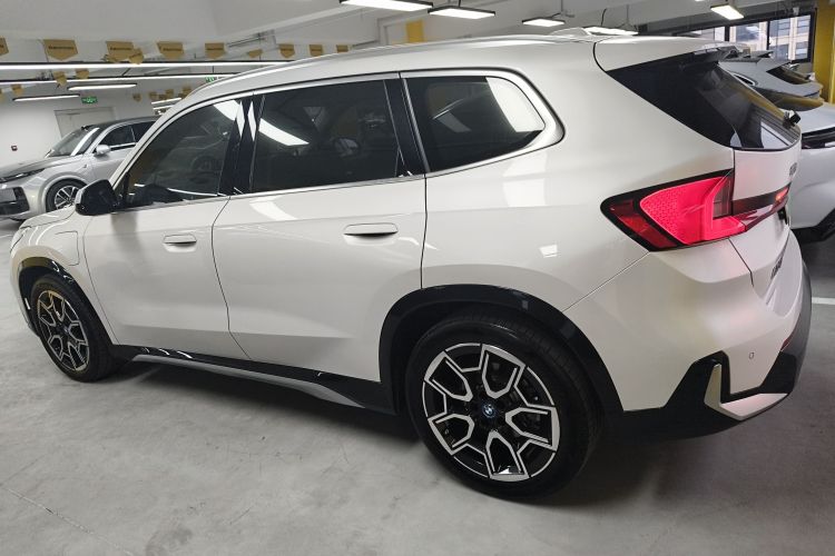 BMW iX1 2025 #5 BMW iX1 2025 car image #5