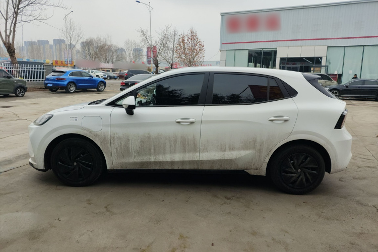 MG 4 EV 2025 car image #5