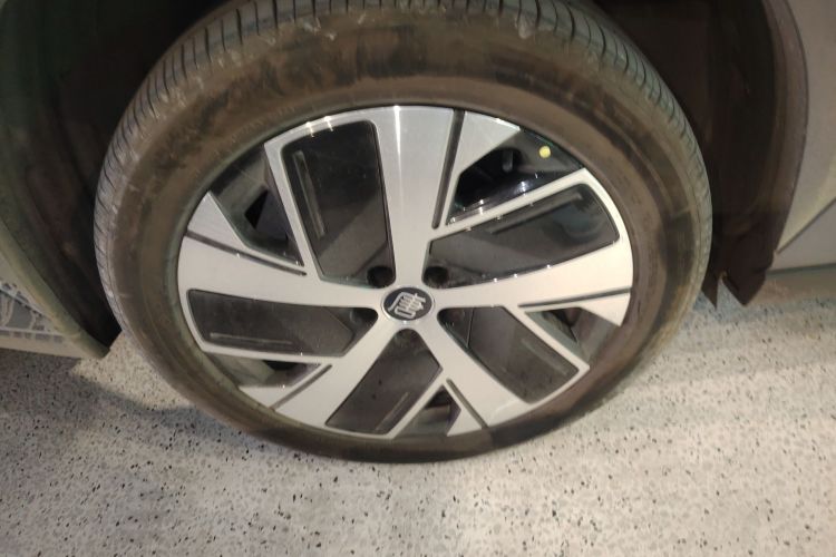 BYD Tang L 2025 صورة سيارة #5