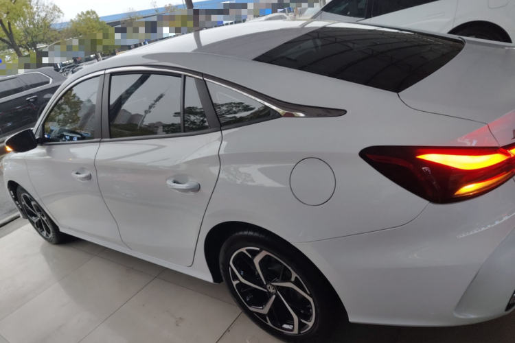 MG 5 2024 car image #5