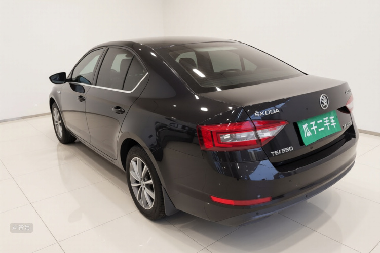 Skoda Octavia 2019 #5 Skoda Octavia 2019 car image #5