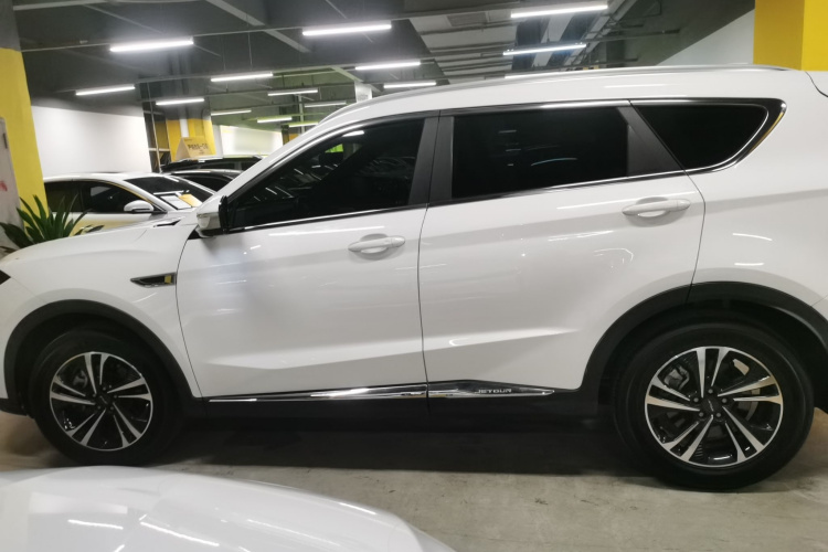 X70 PLUS 2022 car image #5