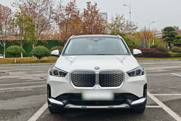 BMW iX1 2025 #5 BMW iX1 2025 صورة سيارة #5