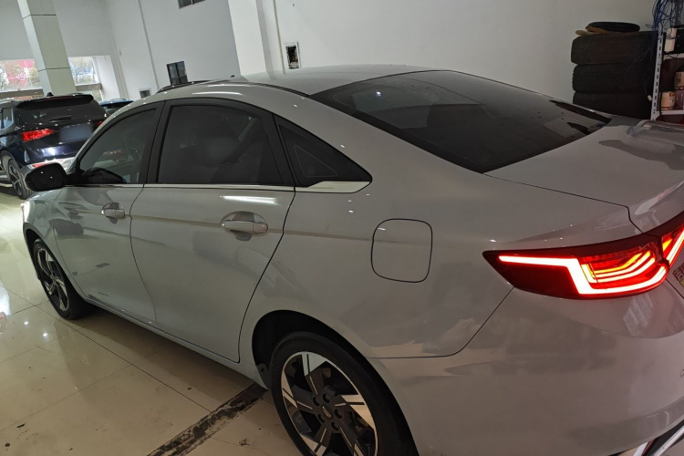 GEELY Emgrand L HiP 2022 car image #5